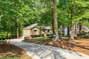4004 Woodridge Ct, Duluth, GA 30096 - Photo 2