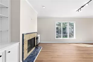 15 Ivy Square Northeast, Atlanta, GA 30342 - Photo 10