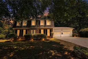 110 Jade Cove Cir, Roswell, GA 30075 - Photo 2
