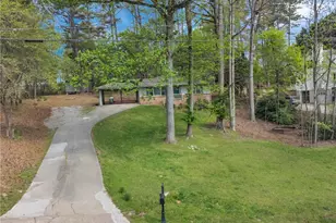 6005 Dolvin Ln, Buford, GA 30518 - Photo 4