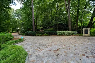 5375 Long Island Dr, Atlanta, GA 30327 - Photo 10