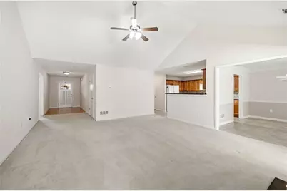 304 Victory Circle, Commerce, GA 30529 - Photo 4