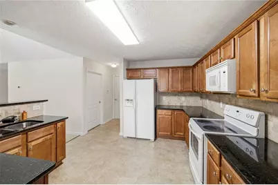 304 Victory Circle, Commerce, GA 30529 - Photo 6
