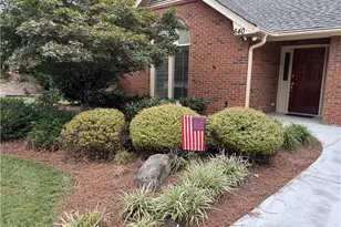 640 Brickleberry Ct, Roswell, GA 30075 - Photo 2