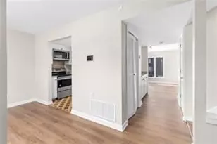 15 Ivy Square Northeast, Atlanta, GA 30342 - Photo 4