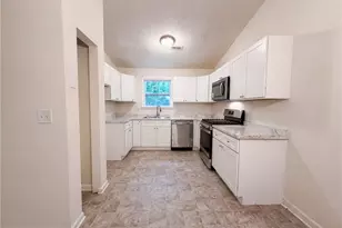 670 Marsh Ct, Jonesboro, GA 30238 - Photo 2