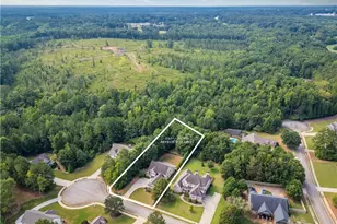 1031 Greenwood Cir, Madison, GA 30650 - Photo 4