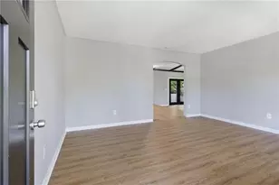562 Hidden Hills Ct, Marietta, GA 30066 - Photo 2