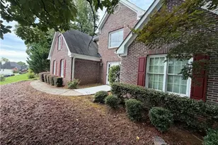 649 Lawton Ridge Dr, Lawrenceville, GA 30043 - Photo 2