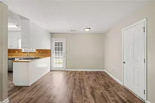 9042 Chestnut Lake Dr, Jonesboro, GA 30236 - Photo 6