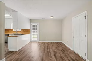 9042 Chestnut Lake Dr, Jonesboro, GA 30236 - Photo 6