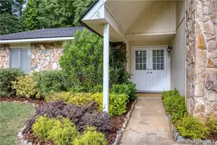 6517 Charter Oaks Cir, Columbus, GA 31909 - Photo 2