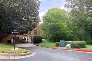 24216 Plantation Dr, Atlanta, GA 30324 - Photo 18