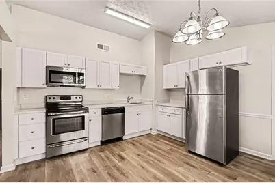 2062 W Morgan's Bluff Court, Lithonia, GA 30058 - Photo 6