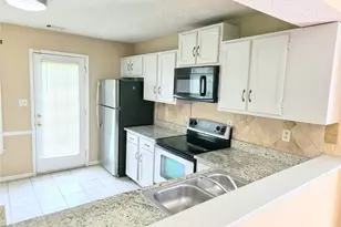 8020 Woodlake Dr, Riverdale, GA 30274 - Photo 4
