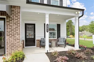 542 Grover St, Hoschton, GA 30548 - Photo 2