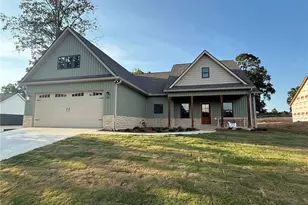 189 Oakland Dr, Calhoun, GA 30701 - Photo 1