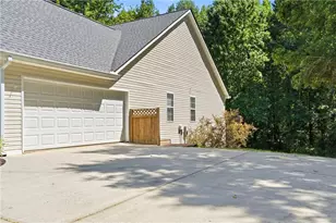 1611 Lake View Ct, Loganville, GA 30052 - Photo 4