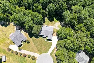 1611 Lake View Ct, Loganville, GA 30052 - Photo 6