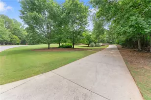 1178 Antrim Glen Dr, Hoschton, GA 30548 - Photo 4