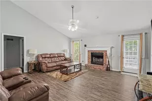 1624 Carriage Hills Dr, Griffin, GA 30224 - Photo 2