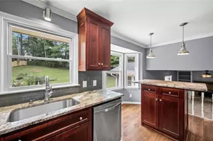 392 Heritage Ln, Alpharetta, GA 30009 - Photo 6