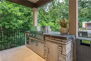 1090 Kingston Dr, Sandy Springs, GA 30342 - Photo 36