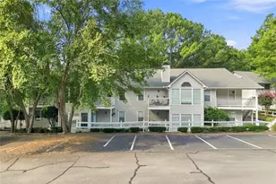 1301 Gettysburg Pl, Sandy Springs, GA 30350 - Photo 2