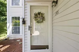 1301 Gettysburg Pl, Sandy Springs, GA 30350 - Photo 4