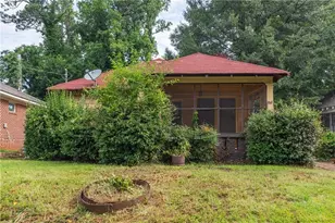 969 Byron Dr SW, Atlanta, GA 30310 - Photo 1
