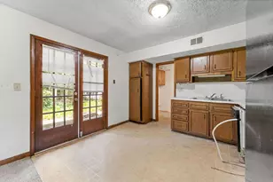 1043 Ascot Ct, Riverdale, GA 30296 - Photo 10