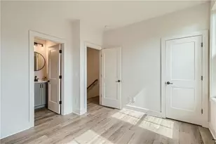 180 Chestnut Cir, Atlanta, GA 30342 - Photo 8