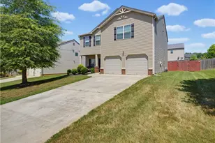 346 Lamont Ln, Hampton, GA 30228 - Photo 2