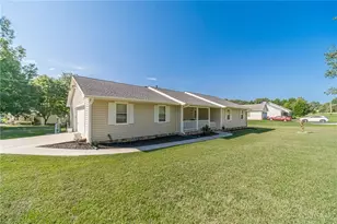 3520 Camelot Ct, Loganville, GA 30052 - Photo 2
