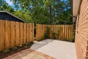 1010 Sexton Dr, Stone Mountain, GA 30083 - Photo 14