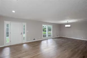 185 Lakeshore Cir SE, Acworth, GA 30101 - Photo 4