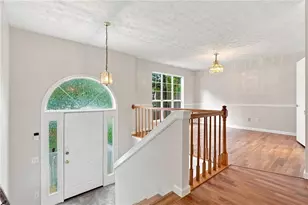6715 Dogwood Point Ln, Tucker, GA 30084 - Photo 4
