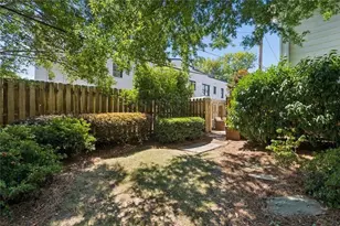 136 NW Peachtree Memorial Dr NW, Atlanta, GA 30309 - Photo 32