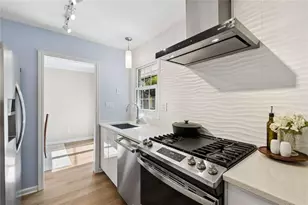 136 NW Peachtree Memorial Dr NW, Atlanta, GA 30309 - Photo 16