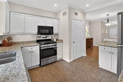 3675 Peachtree Road NE #19, Atlanta, GA 30319 - Photo 8