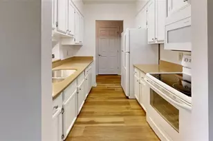 300 Johnson Ferry Road NE, Sandy Springs, GA 30328 - Photo 2