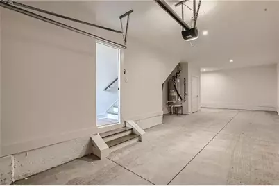 180 Chestnut Circle, Atlanta, GA 30342 - Photo 14