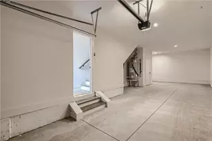 180 Chestnut Cir, Atlanta, GA 30342 - Photo 14