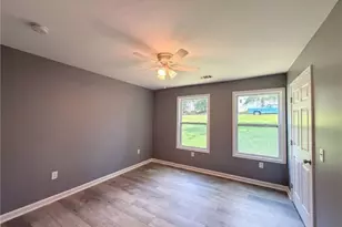 201 Deerfield Ln, Carrollton, GA 30116 - Photo 10