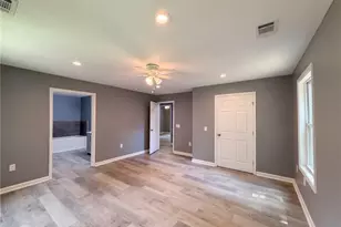 201 Deerfield Ln, Carrollton, GA 30116 - Photo 4