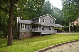 274 Russell Ridge Dr, Lawrenceville, GA 30043 - Photo 2