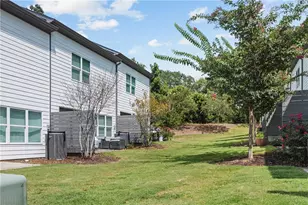 2893 Royal Heights Dr, Atlanta, GA 30318 - Photo 26