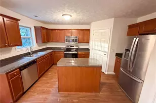 5747 Union Pointe Dr, Union City, GA 30291 - Photo 8