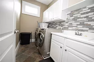 1085 Charles Towne Square, Sandy Springs, GA 30328 - Photo 24