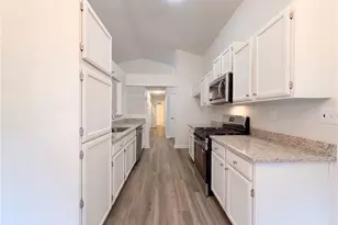 5857 Mistyview Dr, Rex, GA 30273 - Photo 10